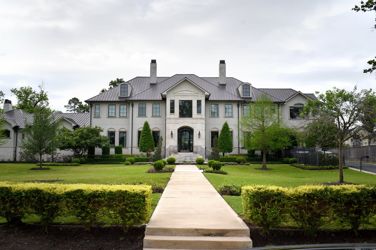 Luxurious mansion with exceptional entrance and professional landscaping