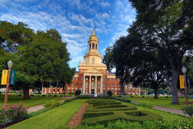 Pat Neff Hall at Baylor University in Waco, Texas — iconic campus building with classical architecture and dome against blue sky. Photo: Matthew Minard / Baylor Marketing & Communications. Independent campus housing information for Baylor.